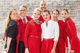 オーストリア航空、CAら約3,500人の制服を一新 - 赤を基調にエレガントに | マイナビニュース