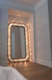 Kylie Jenner S New Giant Mirror Guarantees Perfect Lighting At All Times Diy Bedroom Mirror Kylie Jenner Bedroom Lighted Wall Mirror