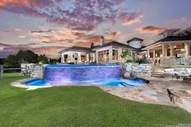 luxury homes in texas hill