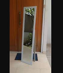 Assalamualaikum, unsur kaca cermin merupakan bagian yang cukup penting dalam sebuah rumah. Harga Kaca Cermin Dinding Model Rumah Minimalis 2020