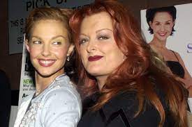 Ashley Judd claims sister Wynonna tried to spy on her via GPS - UPI.com