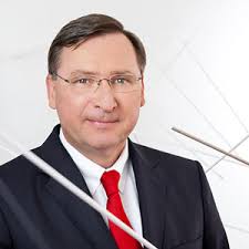 2012 wechselte Dr. <b>Torsten Voß</b> in die Geschäftsführung der Dailycer-Gruppe, <b>...</b> - Roland-Sch%25C3%25BCttpelz