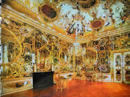 Zur begründung wurde angeführt, dass die würzburger residenz das einheitlichste und außergewöhnlichste aller barockschlösser sei, einzigartig durch seine originalität, sein ehrgeiziges bauprogramm und die internationale zusammensetzung des baubüros, eine synthese des europäischen barock. Amazing Mirror Cabinet Room The Residenz Wurzburg Traveller Reviews Tripadvisor