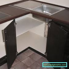 Ъгловият шкаф space corner е идеалното решение, когато главният работен плот се намира в ъгъла между мивката и готварската печка. Glov Shkaf V Kuhnyata 40 Snimki Blog Za Dizajna