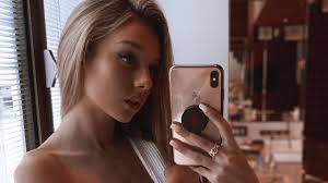 Ester expósito reveals her gorgeous figure with incredible photos and selfies in crop tops, bikinis, at the beach or in the bathtub. Ester Exposito Shares Breathtaking New Picture On Instagram