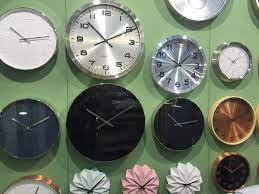 Modern And Cool Wall Clocks That Favor