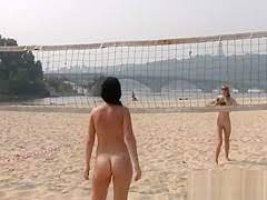 Zwei nackte Teens spielen Volleyball am Strand 01254 - PornZog Free Porn  Clips