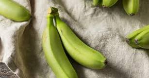 Can you eat green bananas?