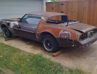 Old, rusty beat up car. | This was my neighbor's car in the ...