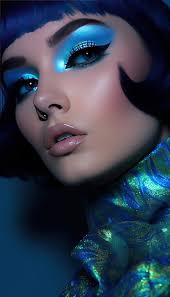 a blue eye makeup with a blue eye shadow