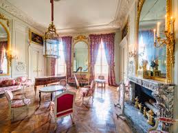living room of versailles palace in
