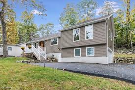 10 Lakeview Road Hopatcong Nj 07843