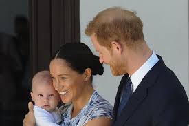 After archie's cape town appearance with bishop tutu, the couple posted on instagram a picture of the prince holding archie on vancouver island, british columbia, where they were living from. Herzogin Meghan Prinz Harry Sie Melden Sich Zu Archies Geburtstag Zu Wort Gala De
