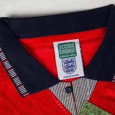 Of the retro shirts, featuring a fold down collar with short sleeves and a lightweight construction for comfort along with the classic all over print and the classic three lions crest, completed with the score draw branding. Score Draw Men S England 1990 Away Shirt Amazon Co Uk Clothing