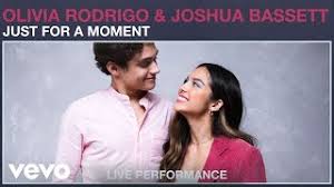 On october 5, joshua bassett and olivia rodrigo perform at elsie fest in nyc, and they took over the official hsmtmts. Are Joshua Bassett And Olivia Rodrigo Friends Here S What We Know About The Cast Members From High School Musical The Musical The Series