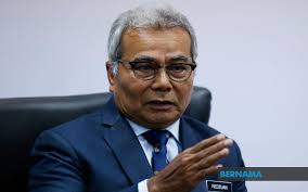 He presently is the member of parliament of alor gajah constituency in malacca and also the minister of entrepreneur development of malaysia. Bernama Gov T Approves Over Rm10 Mln As Compassionate Aid For Flood Victims Mohd Redzuan