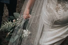 bridal veils garters horseshoes