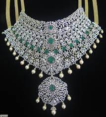 diamond choker necklace in 18k gold