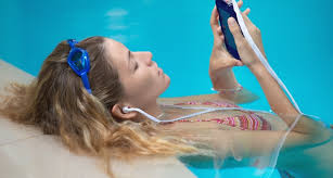 4.4 out of 5 stars. Why Earbuds Can Increase The Chances Of Swimmer S Ear Novant Health Healthy Headlines