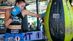 6 heavy bag combos for muay thai