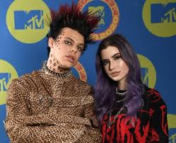 He is best known for his roles as leo kirkman in the abc political drama designated survivor and robby keene in the netflix series. Who Is Yungblud S Girlfriend Is He Dating Abby Roberts Yungblud 21 Things You Popbuzz