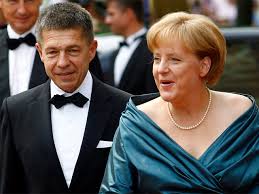 In 1977, at the age of 23, she married her first husband, ulrich merkel. Age Merkel Year Of Birth The Fourth Term Is Always A Lot Angela Merkel Again At The Helm Of Germany