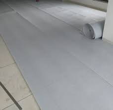 gray polypropylene bubble guard floor