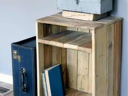 Pallet Wood Side Table With Rustic Style