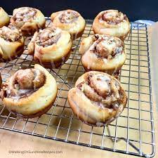 Homemade Cinnamon Rolls Using Canned Biscuits gambar png