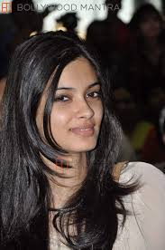 Diana Penty spend stime with kids of Priyanj School. Join Now to see Large Image - diana-penty__590006