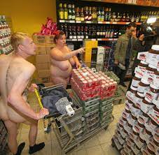 Frauen nackt im supermarkt