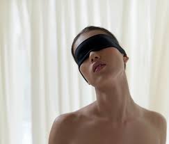 Blindfold Sex: 6 Reasons to Try It Tonight | Glamour