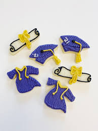 decorate mini graduation sugar cookies