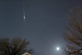 Satelity starlink widziane na nocnym niebie. Obserwacje Satelitow Starlink Marzec Kwiecien 2020