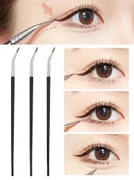corner eyeliner brush horizontal