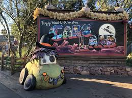 1000 x 723 jpeg 88 кб. Photo Report Disney California Adventure 10 30 19 Avengers Campus Construction Christmas Decorations Character Meet And Greets Halloween In Cars Land And More Wdw News Today