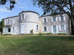 À vendre château 16 pièces situé à