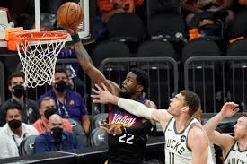 The phoenix suns are favored over the milwaukee bucks in the 2021 nba finals. Wcjx8sglyzueam