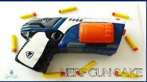 So if your birthday child is considering a nerf birthday party then you've just saved tons of time researching nerf party ideas, party food, printable decorations, party favors and nerf games to play cuz i've got cha covered. Nerf Cake And Nerf Gun Cupcake Easy Simple Ideas