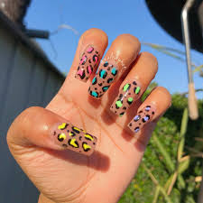 stunning cheetah leopard print nails