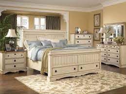 See more ideas about cottage style bedrooms, cottage style, beautiful bedrooms. Pin On White Poster Bed Room Ideas