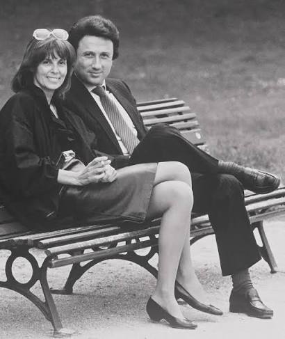 J'ai rencontré Françoise Coquet en 1964. Elle était monteuse de l'émission « Bonne nuit les petits » Nous avons fait notre carrière ensemble, elle est devenue la grande productrice de télévision- élégante