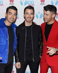 Live nation and the boston red sox are excited to welcome the jonas brothers to america's most beloved ballpark on friday, october 1 as part of the plainridge park casino fenway concert series. Jonas Brothers Fend Off Breakup Rumors Say Band Is Obviously Still Together Gma