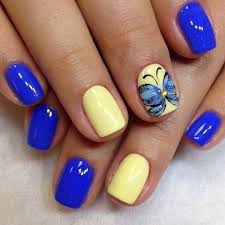 В унисон с нашите мечти сме ви подготвили един доста смел и оригинален маникюр в синьо, украсен с камъчета и брокат. Manikyur V Sino May Nails Best Nail Art Designs Trendy Nails