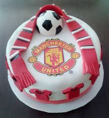 Candles birthday cake with name writing. Torta Manchester United Manchester United Cake Kake Ideer Kaker Fotball