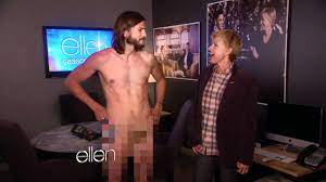 Ashton Kutcher Gets Naked - YouTube