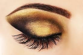 gold eye shadow