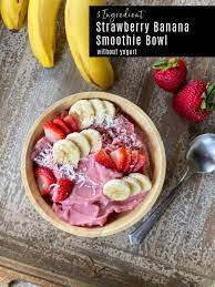 healthy strawberry banana smoothie bowl