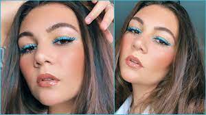 light blue winged eyeliner makeup