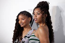 She is best known for being one half of the duo chloe x halle with her sister halle bailey, signed to beyoncé's record label parkwood entertainment. Chloe X Halle Twin In Coordinating Dresses And Stuart Weitzman Heels Pochta News